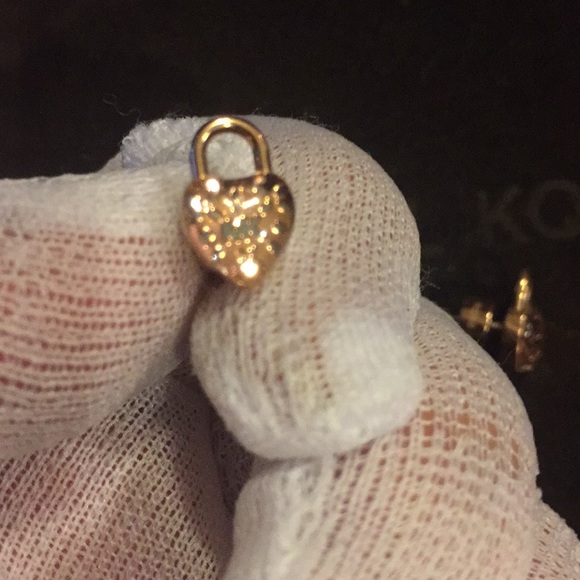 MICHAEL KORS LOVE LOGO HEART STUD EARRINGS (NEW) - Picture 7 of 8